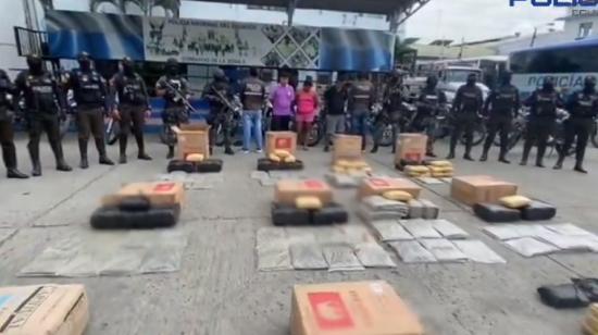 Tres personas fueron detenidas tras un operativo que decomisó marihuana en Guayaquil.