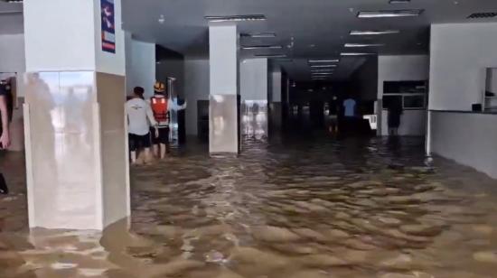 La planta baja del hospital de Chone, en las pasadas inundaciones, 21 de febrero de 2024.