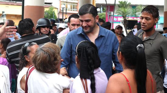 El alcalde de Guayaquil, Aquiles Alvarez, durante el recorrido de una solución vial en la ciudad, el 27 de febrero de 2024.