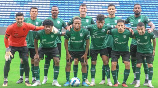 Los jugadores de Orense, previo a un partido, el 10 de febrero de 2024.