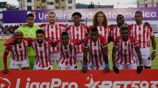 Los jugadores de Técnico Universitario, antes de un partido el 26 de noviembre de 2023.