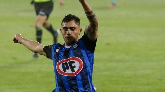 El chileno Nicolás Ramírez, durante un partido con Huachipato, el 6 de abril de 2021.