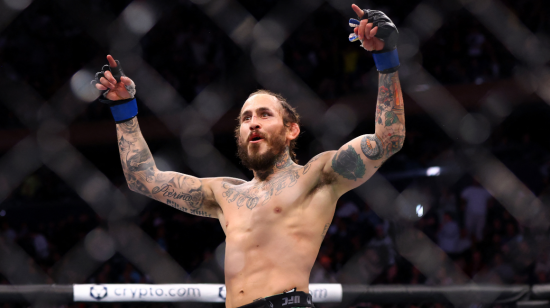 Marlon 'Chito' Vera festeja un triunfo en la UFC, en 2021.