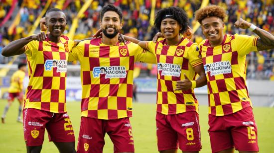 Los jugadores de Aucas celebran la victoria ante Orense, el 2 de marzo de 2024.