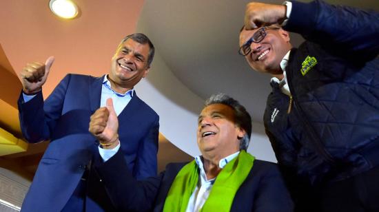 Tiempos felices. El expresidente Rafael Correa junto al exmandatario Lenín Moreno, y el exvicepresidente Jorge Glas, en Quito, abril de 2017.