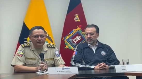 Wilson Pavón, jefe de la Zona 9 de Policía, se reunió con el alcalde Pabel Muñoz para explicar la actuación de dos uniformados.