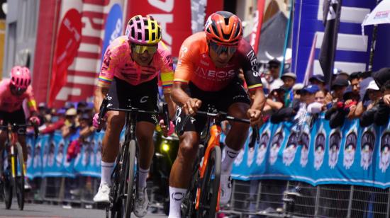 Jhonatan Narváez y Richard Carapaz, en el Campeonato Nacional de Ciclismo, el 3 de febrero de 2024.