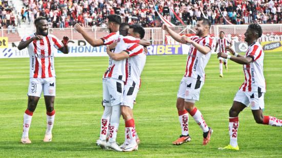 Jugadores de Técnico Universitario, durante un partido de LigaPro, el 3 de marzo de 2024.