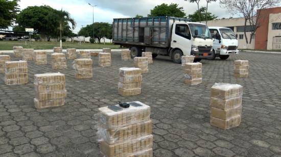 Bloques de cocaína decomisados en Manabí el 8 de marzo de 2024.