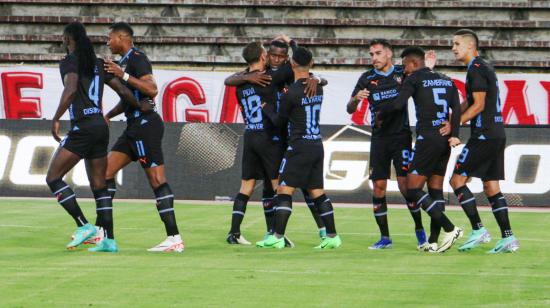 Los jugadores de Liga festejan un gol ante Cumbayá en la Fecha 2 de la LigaPro 2024, el domingo 10 de marzo.