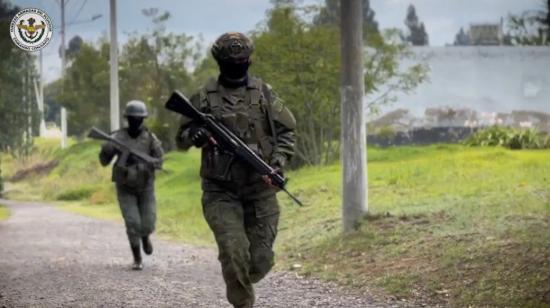 Imagen referencial: Dos militares en entrentamiento en una escuela de las FF.AA.