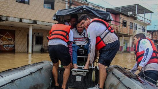 Damnificados de inundación en Chone el 21 de febrero de 2024.