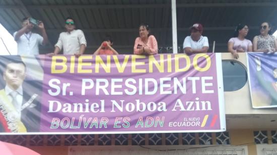 Habitantes de Echeandía, en Bolívar, se quedaron esperando al presidente Daniel Noboa el 14 de marzo de 2024. 