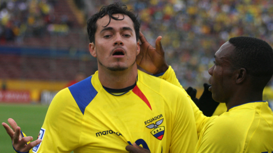 Jaime Iván Kaviedes celebra un gol con la selección ecuatoriana el 21 de noviembre de 2007, en Quito.
