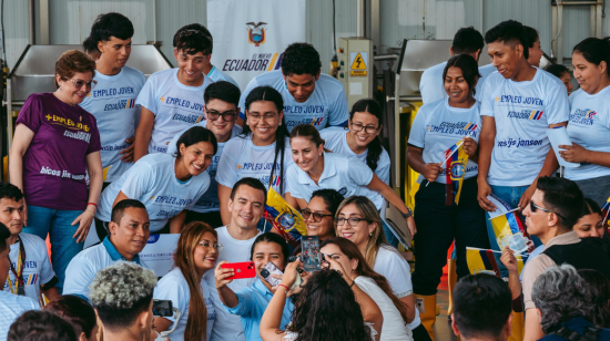 Encuentro del presidente de la República, Daniel Noboa, y la ministra de Trabajo, Ivonne Núñez, con jóvenes trabajadores de la empresa Santa Priscila, 13 de marzo de 2024. 