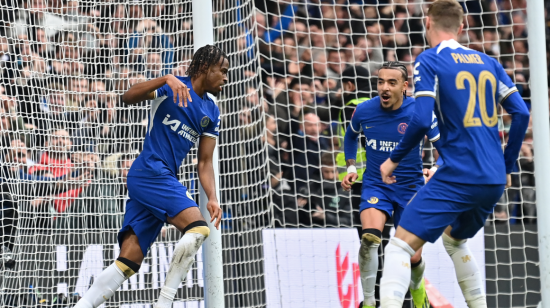 Los jugadores del Chelsea festejan un gol por la FA Cup, el 17 de marzo 2024.