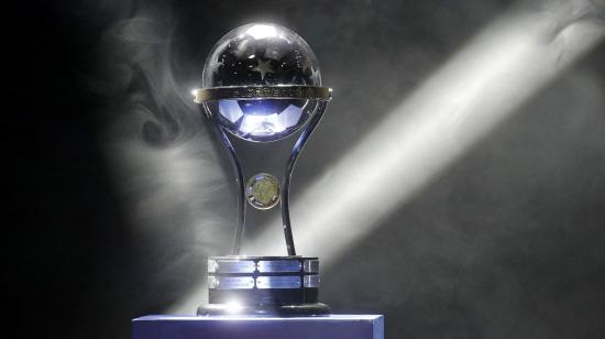 Imagen del trofeo de la Copa Sudamericana.