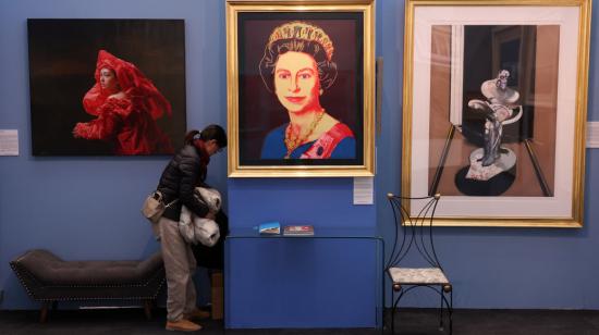 Imagen referencial de la Reina Isabel II en un retrato oficial en un museo de Londres, enero de 2024.