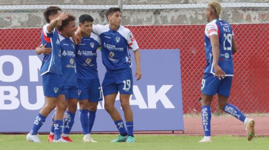 Jugadores de Imbabura celebrando su gol ante Delfín, 9 de mayo de 2024.