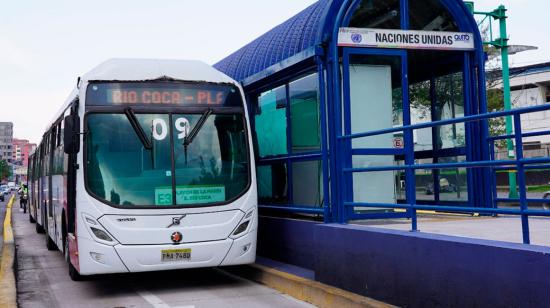 El Trolebús y la Ecovía son opciones para asistir a los actos religiosos en Quito en Semana Santa.