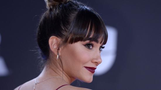 La cantante española Aitana protagoniza la película romántica 'Pared con pared', que se estrenará en Netflix este mes de abril. 