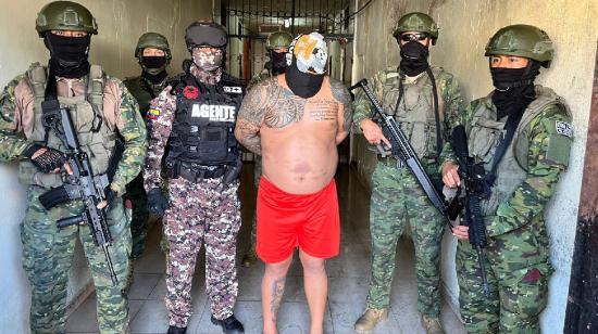 Alias 'El Chino' fue trasladado por militares desde la cárcel de Los Ríos hasta La Roca, en Guayaquil.