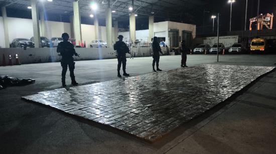 El cargamento de cocaína decomisado en Guayaquil pesaba cerca de una tonelada.