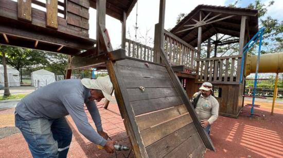 Trabajos de mantenimiento en el Parque Samanes, en septiembre de 2023.