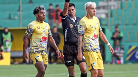 Jugadores de Delfín, durante un partido de la LigaPro, el 31 de marzo de 2024.