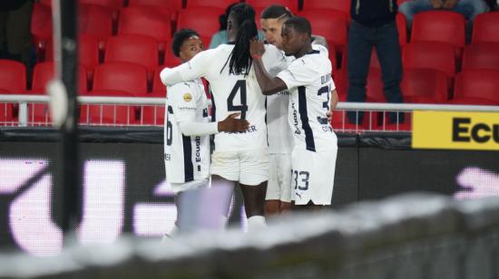 Jugadores de Liga de Quito celebrando un gol ante Imbabura, 28 de marzo de 2024.