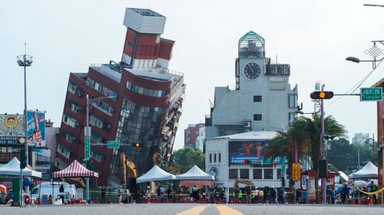 Esta imagen muestra los daños a un edificio causados ​​por el terremoto de Taiwán, el 4 de abril de 2024.