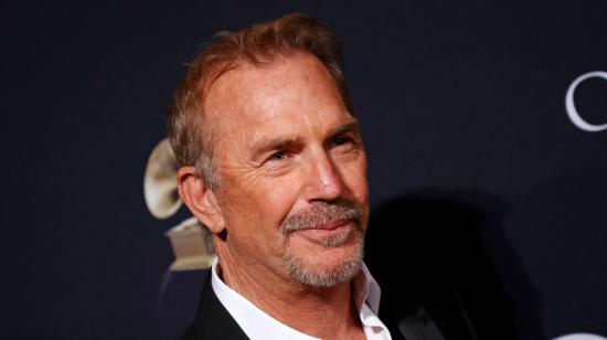 El género, 'western' es uno de los favoritos de Kevin Costner, que marcó su paso al otro lado de la cámara en 1990 con 'Bailando con lobos'.