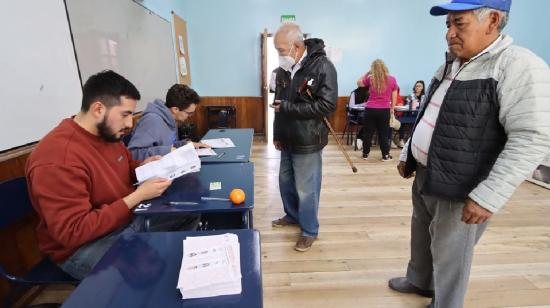 Votantes en la segunda vuelta de las elecciones anticipadas de 2023.