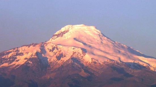 El volcán Cayambe es un coloso que está ubicado al noreste de Quito.