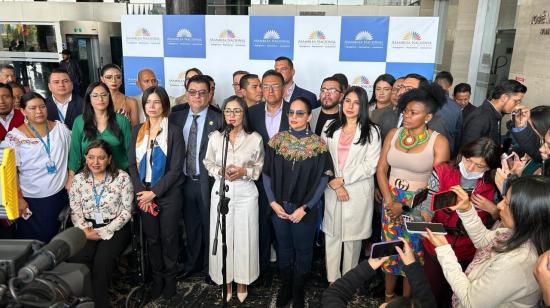 Dirigente correístas dieron una rueda de prensa en la Asamblea, tras las salida de dos de sus asambleístas, Quito, 11 de abril de 2024.