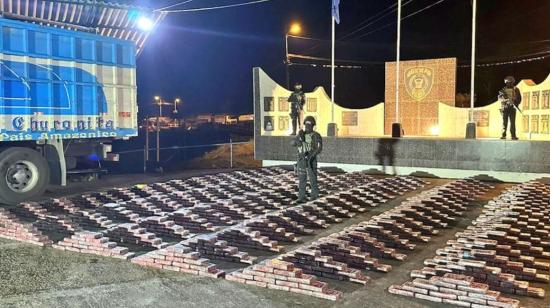 Un camión transportaba paquetes de cocaína que estaban camuflados entre cascarilla de café. El vehículo de interceptado el 10 de abril de 2024.