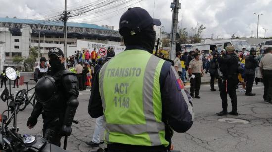 Cierres viales en los alrededores del estadio Rodrigo Paz Delgado.