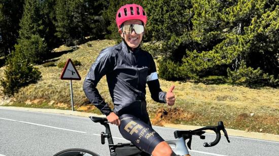 Richard Carapaz, durante un entrenamiento en Andorra, el 10 de abril de 2024.