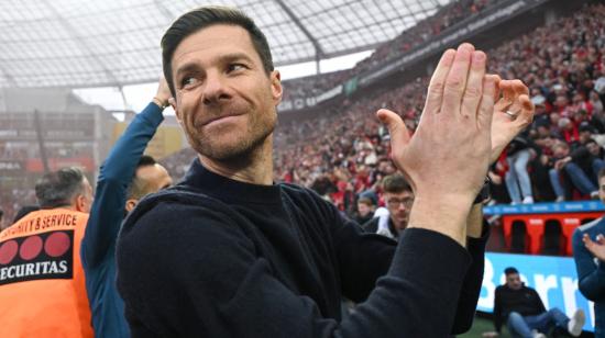 Xabi Alonso festeja el título del Bayer Leverkusen en la Bundesliga, el 14 de abril de 2024.