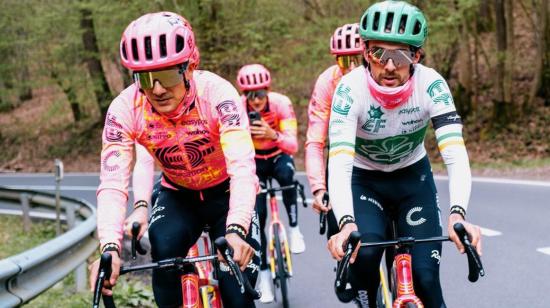 Richard Carapaz, durante un entrenamiento con su equipo, el EF Education - EasyPost, el 15 de abril de 2024.