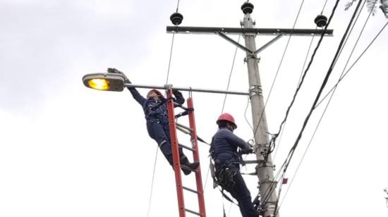 Imagen referencial de cortes de luz en Cuenca y el Austro.