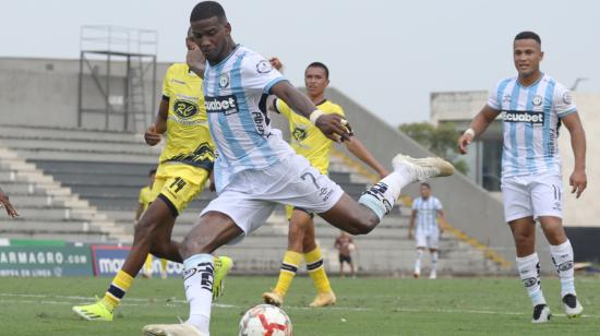 Jugadores de Guayaquil City y Vargas Torres en un partido, 3 e abril de 2024.