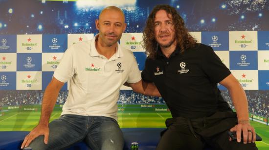 El argentino Javier Mascherano y el español Carles Puyol posan tras una entrevista con PRIMICIAS, el domingo 14 de abril de 2024.