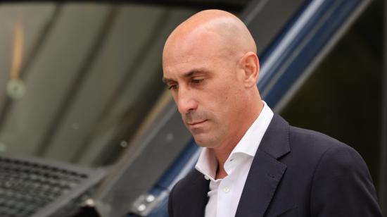 El expresidente de la federación española de fútbol, Luis Rubiales, abandona la Audiencia Nacional de Madrid el 15 de septiembre de 2023.