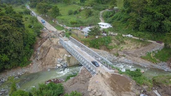 El puente delta instalado en vía Alóag-Santo Domingo instalado el 18 de abril de 2024.