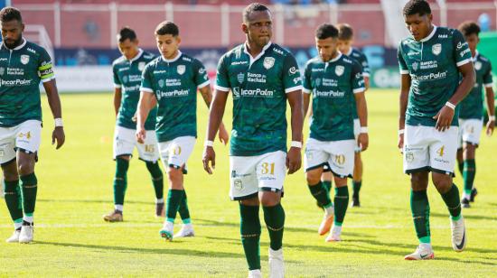 Jugadores de Orense en el partido ante Macará, 13 de abril de 2024.