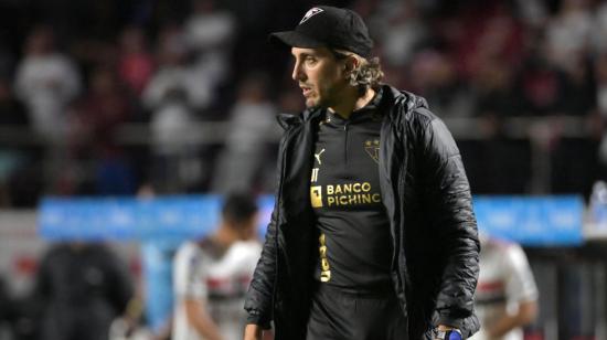 El entrenador argentino, Luis Zubeldia, durante el partido de vuelta de los cuartos de final de la Copa Sudamericana ante Sao Paulo, el 31 de agosto de 2023.