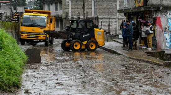 Un deslizamiento de lodo por fuertes lluvias ocurrió en Conocoto, Quito, el 19 de abril de 2024.