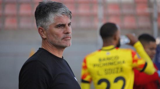 Diego López, técnico de Barcelona SC, durante un partido por Copa Libertadores frente a Cobresal, el 2 de abril de 2024.