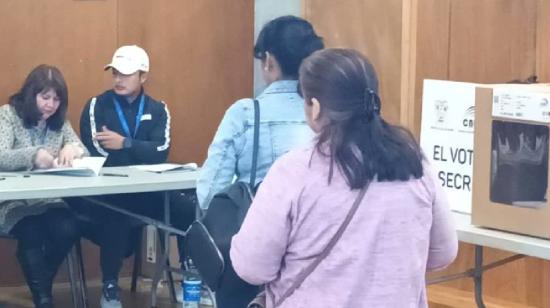 Ecuatorianos acudieron a votar en Lorca, España.